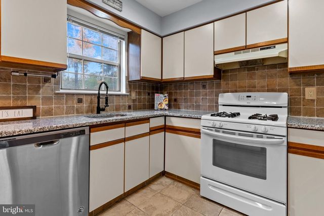 64 LAUREL CIR, Newtown, PA 18940