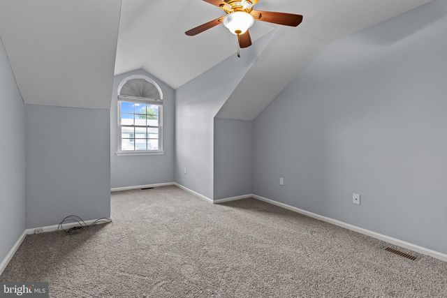 64 LAUREL CIR, Newtown, PA 18940