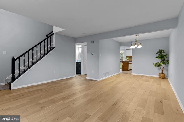 64 LAUREL CIR, Newtown, PA 18940