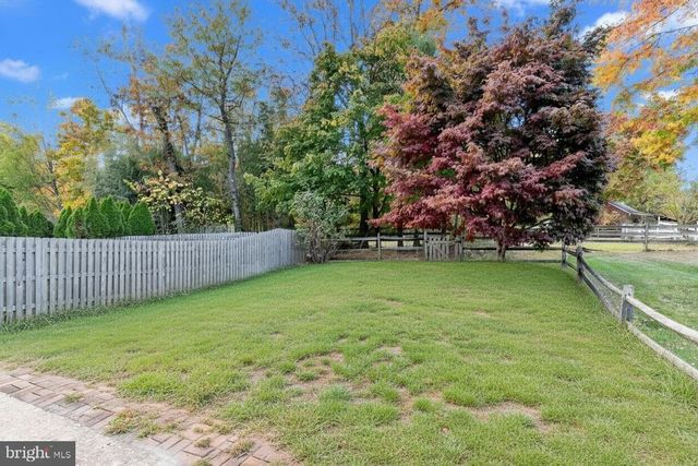 64 LAUREL CIR, Newtown, PA 18940