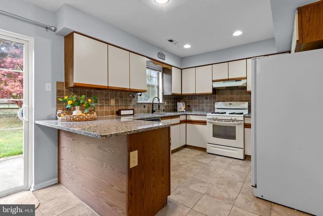 64 LAUREL CIR, Newtown, PA 18940