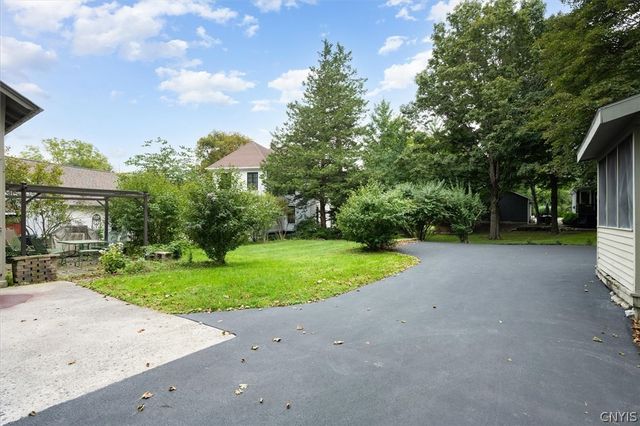 8074 Cazenovia Road, Manlius, NY 13104