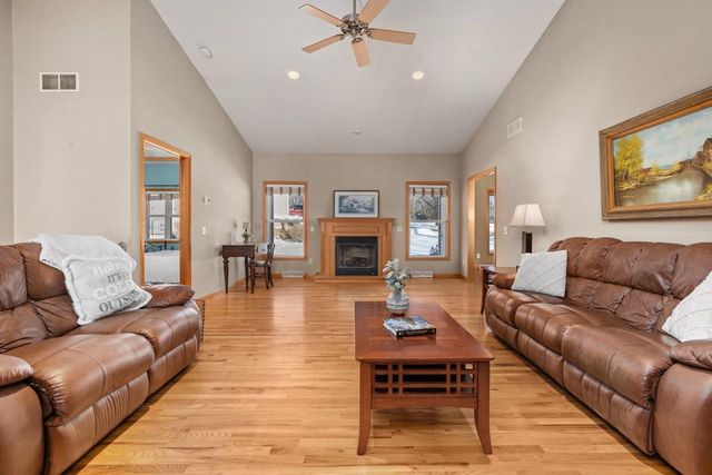 100 Jennifer Circle, Mount Horeb, WI 53572
