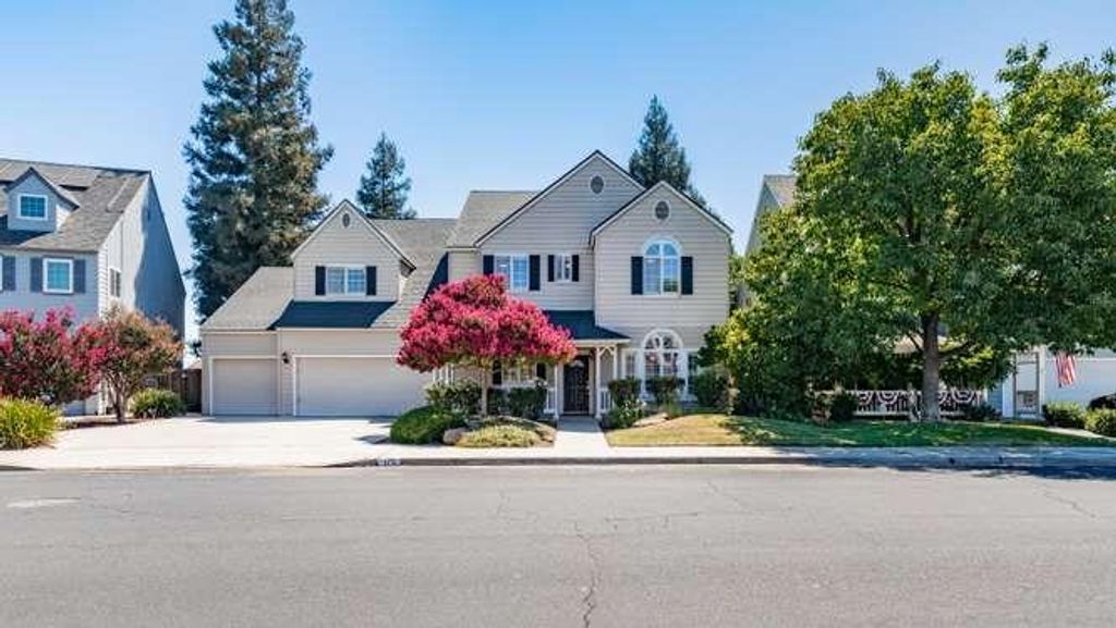 Image 1 of property listing at 175 N Burgan Avenue, Clovis, CA 93611