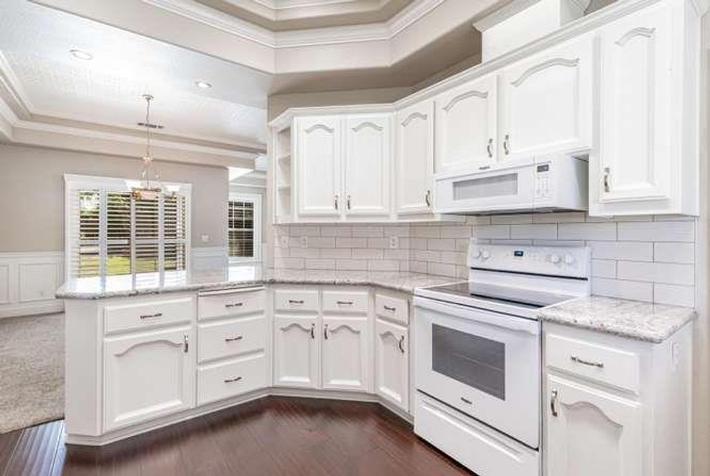 Image 15 of property listing at 175 N Burgan Avenue, Clovis, CA 93611