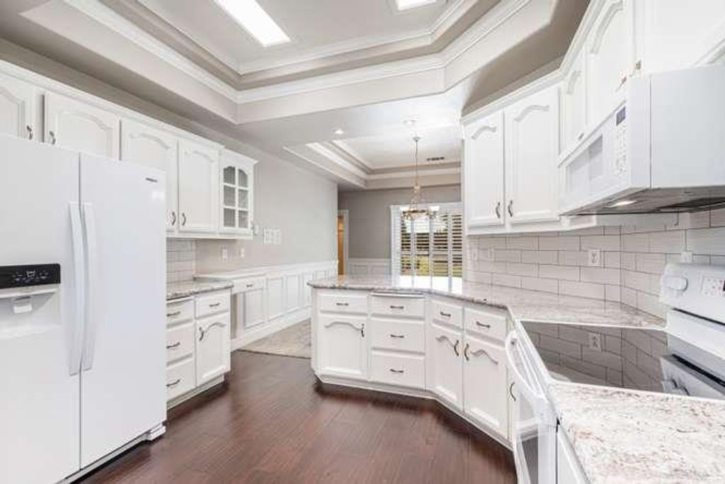 Image 16 of property listing at 175 N Burgan Avenue, Clovis, CA 93611