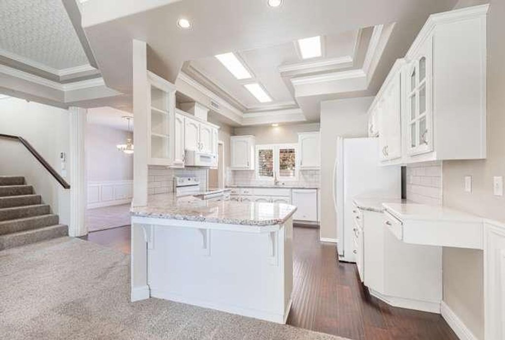 Image 19 of property listing at 175 N Burgan Avenue, Clovis, CA 93611