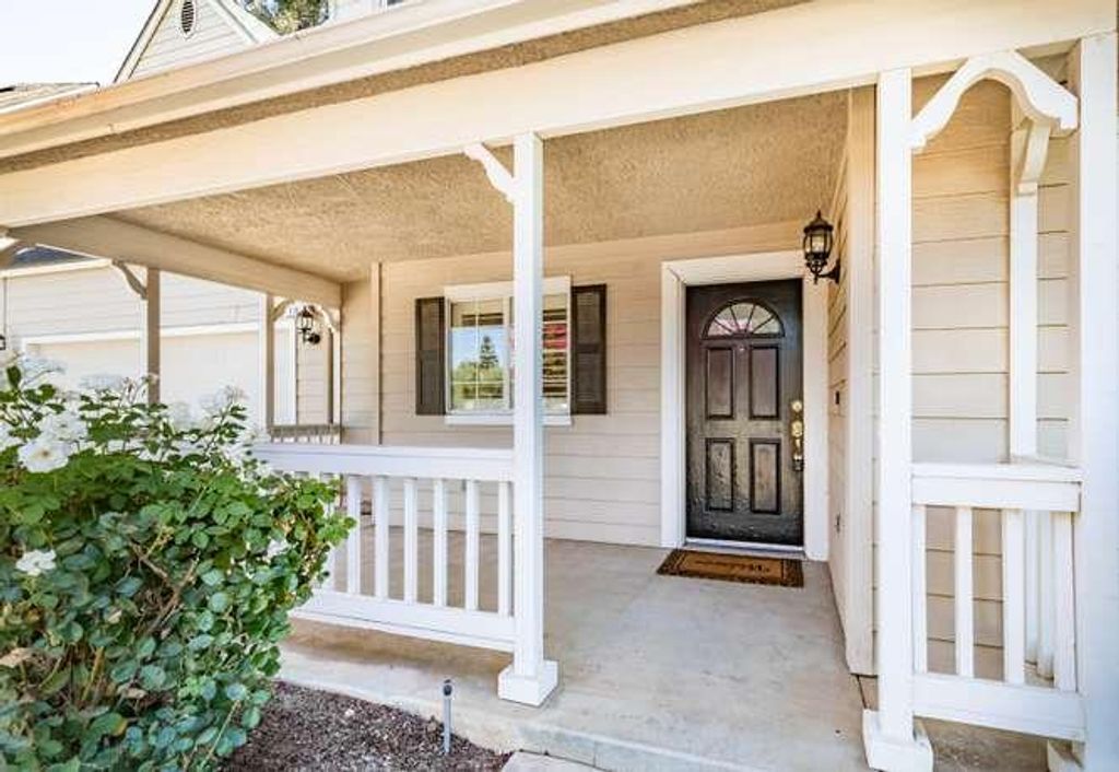 Image 2 of property listing at 175 N Burgan Avenue, Clovis, CA 93611