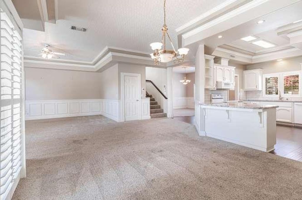 Image 20 of property listing at 175 N Burgan Avenue, Clovis, CA 93611