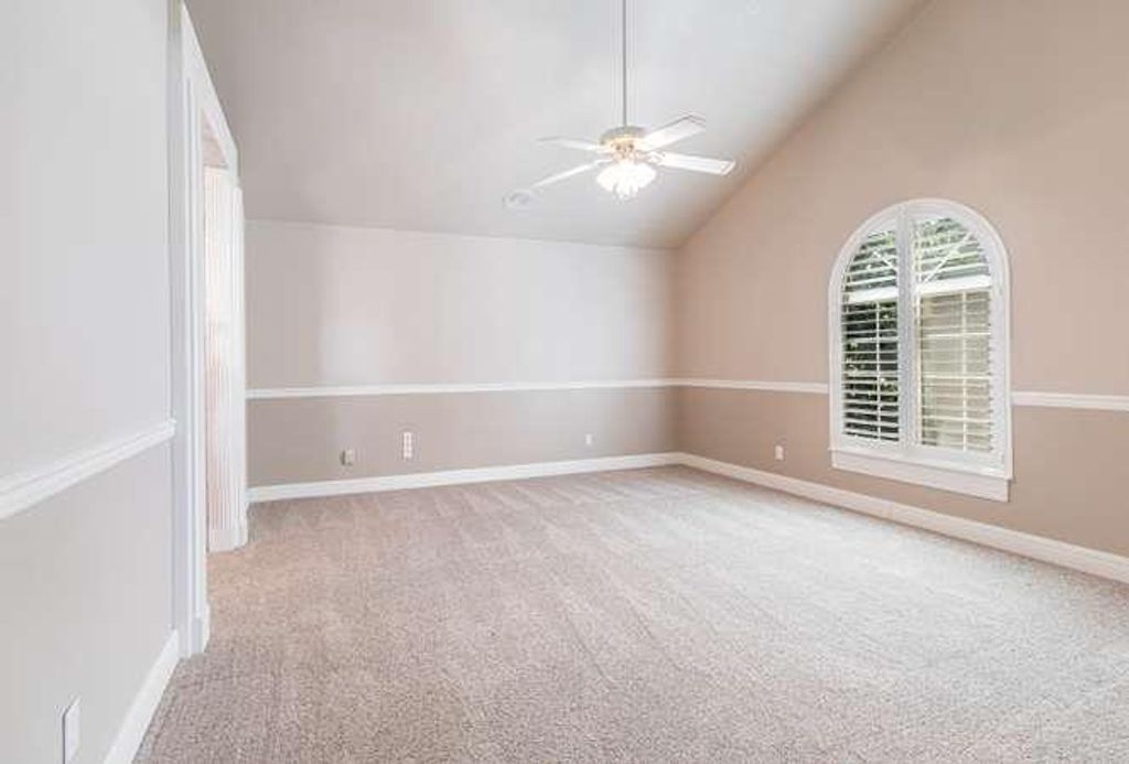 Image 27 of property listing at 175 N Burgan Avenue, Clovis, CA 93611