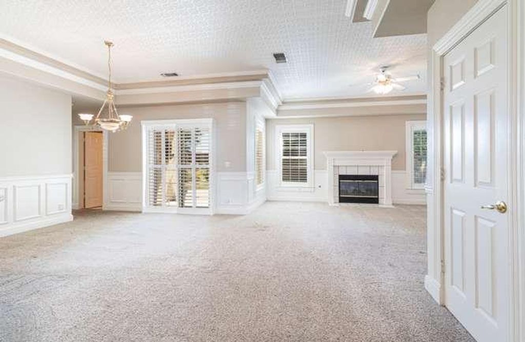 Image 3 of property listing at 175 N Burgan Avenue, Clovis, CA 93611