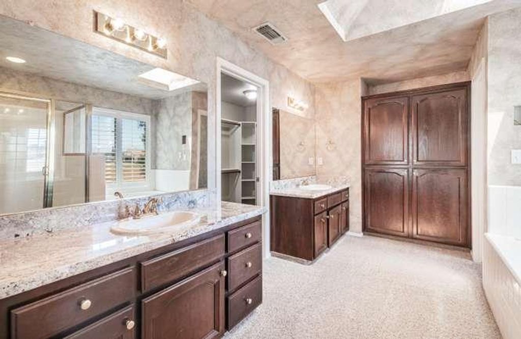 Image 30 of property listing at 175 N Burgan Avenue, Clovis, CA 93611
