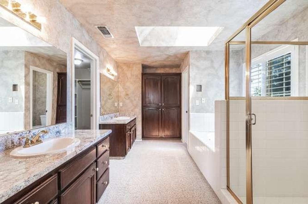 Image 31 of property listing at 175 N Burgan Avenue, Clovis, CA 93611