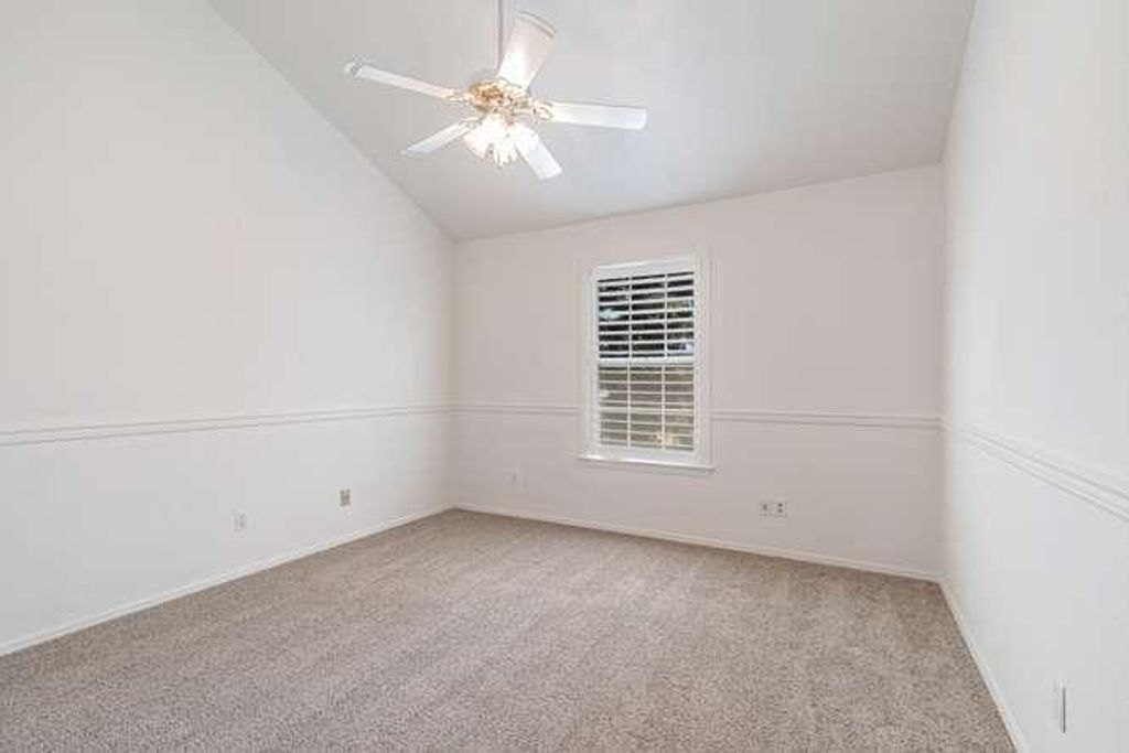 Image 34 of property listing at 175 N Burgan Avenue, Clovis, CA 93611