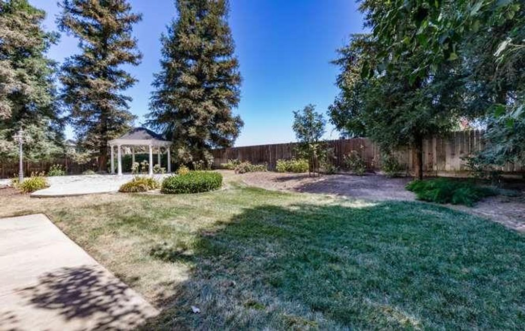Image 38 of property listing at 175 N Burgan Avenue, Clovis, CA 93611