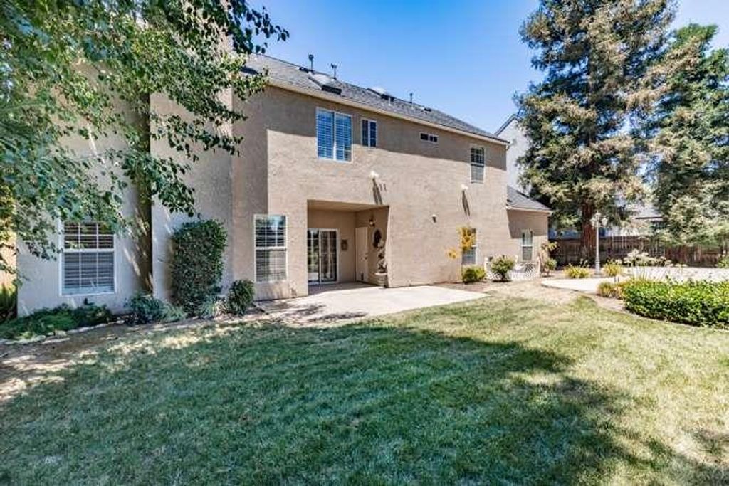 Image 39 of property listing at 175 N Burgan Avenue, Clovis, CA 93611