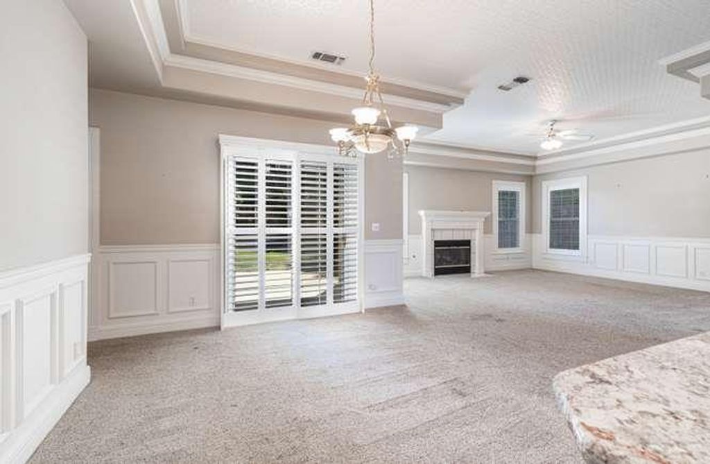 Image 4 of property listing at 175 N Burgan Avenue, Clovis, CA 93611
