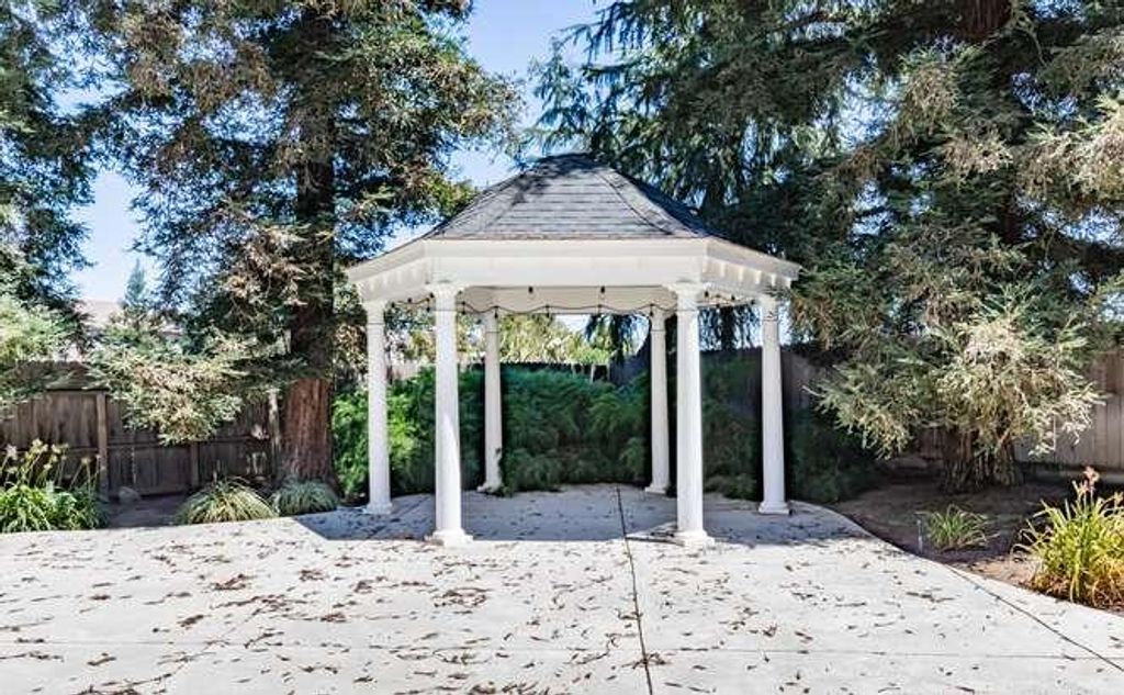 Image 41 of property listing at 175 N Burgan Avenue, Clovis, CA 93611