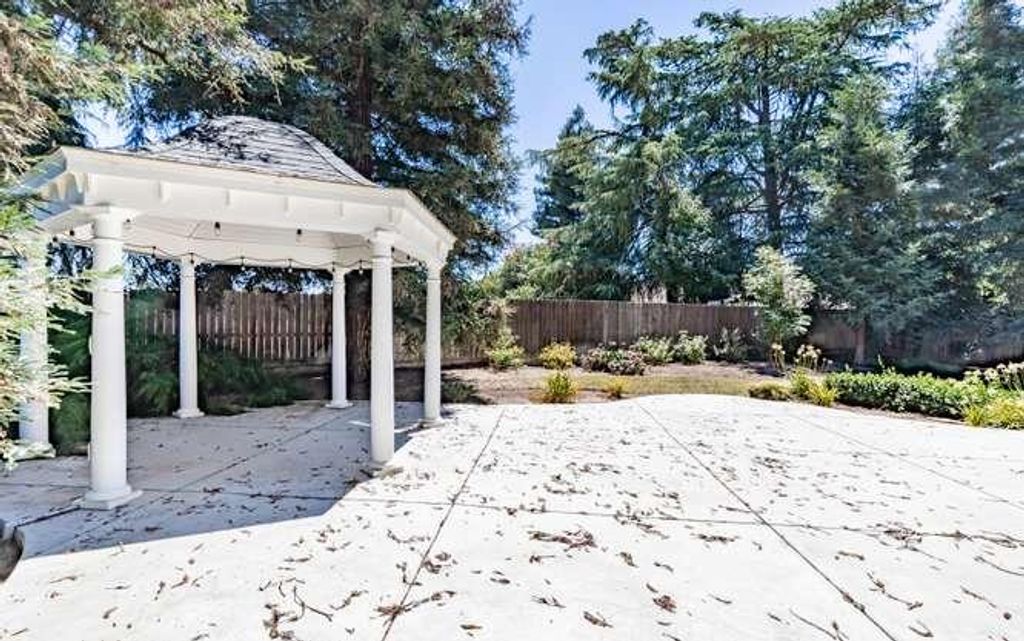 Image 43 of property listing at 175 N Burgan Avenue, Clovis, CA 93611