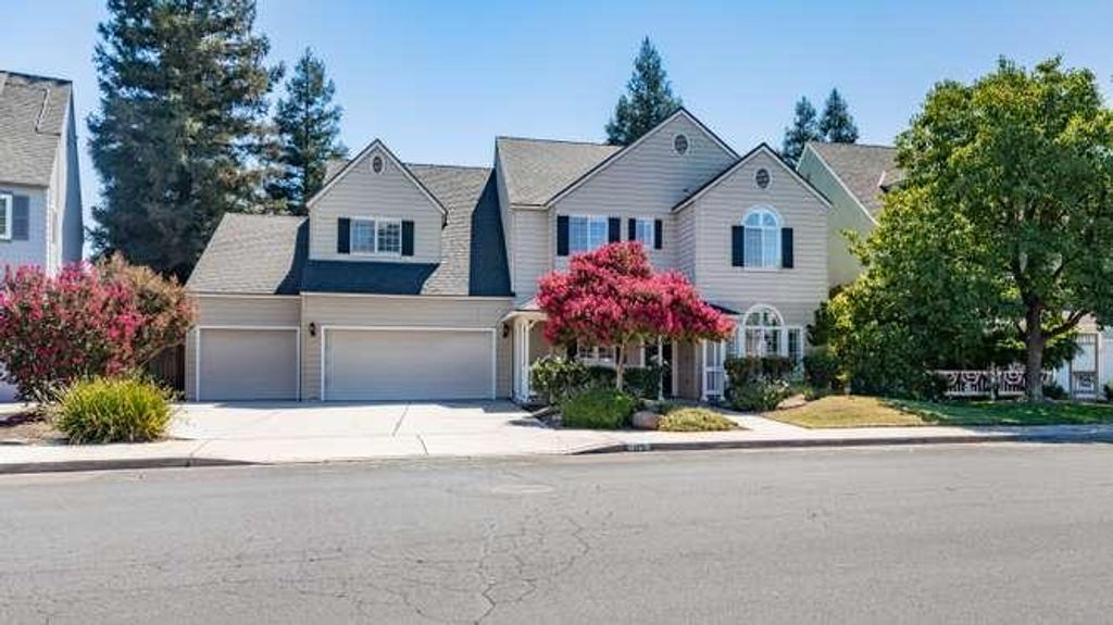 Image 46 of property listing at 175 N Burgan Avenue, Clovis, CA 93611