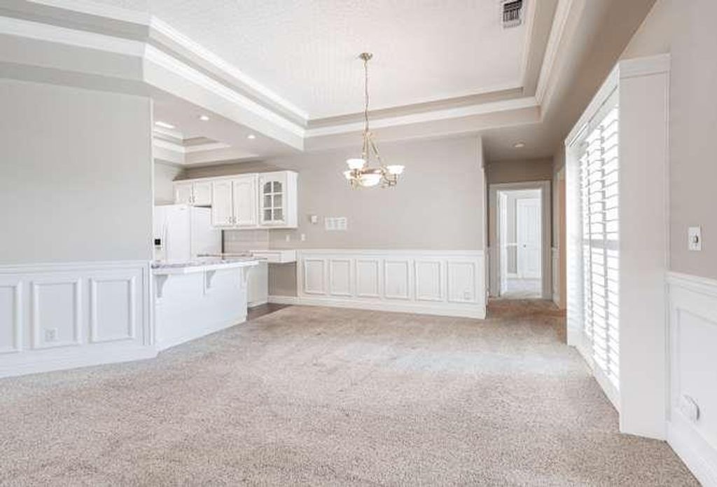 Image 5 of property listing at 175 N Burgan Avenue, Clovis, CA 93611