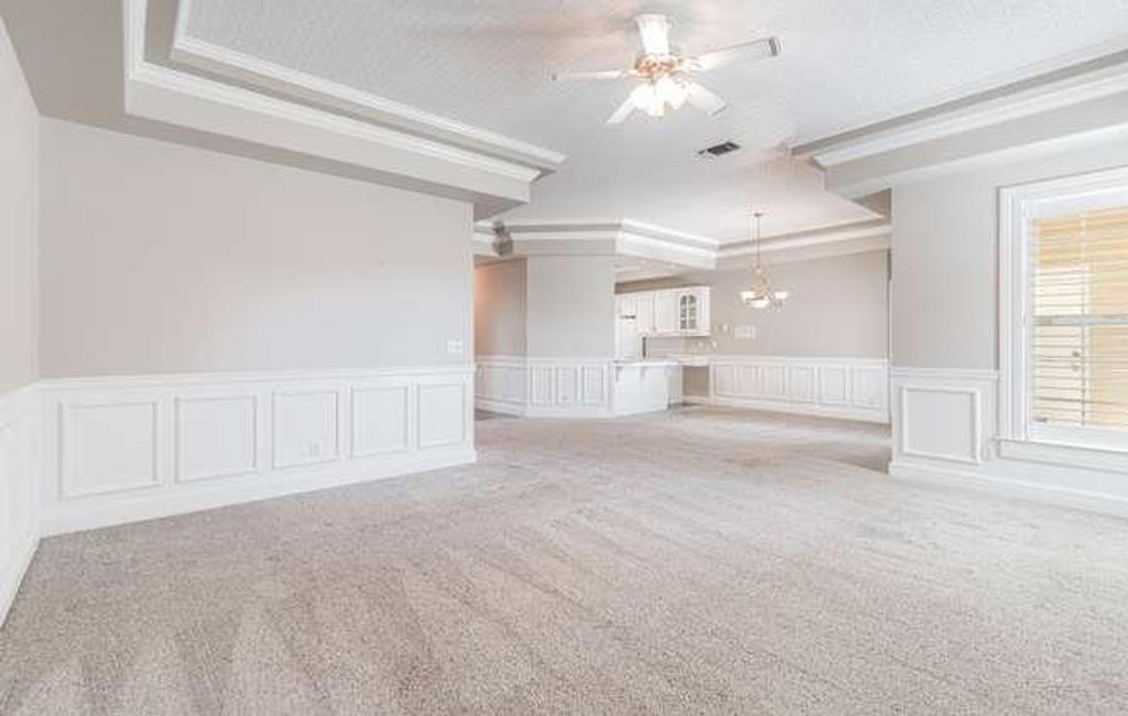 Image 6 of property listing at 175 N Burgan Avenue, Clovis, CA 93611