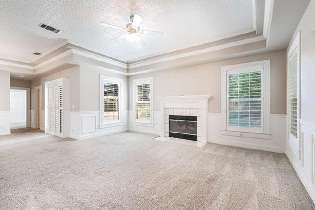 Image 7 of property listing at 175 N Burgan Avenue, Clovis, CA 93611