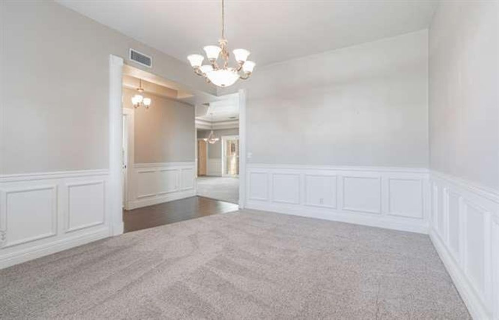 Image 9 of property listing at 175 N Burgan Avenue, Clovis, CA 93611