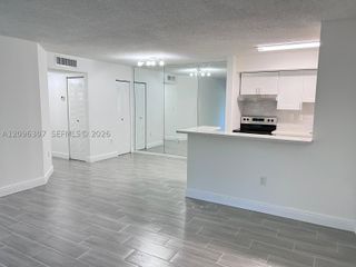 19055 NW 62nd Ave 111, Hialeah, FL 33015