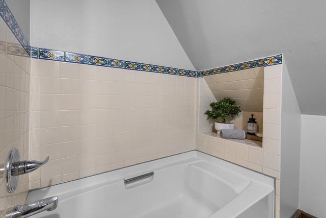 303 E MCKINLEY STREET, Appleton, WI 54915