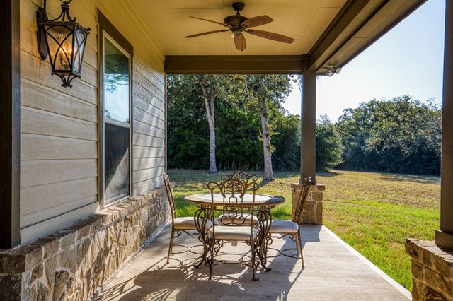 3336 County Road 326, Lexington, TX 78947