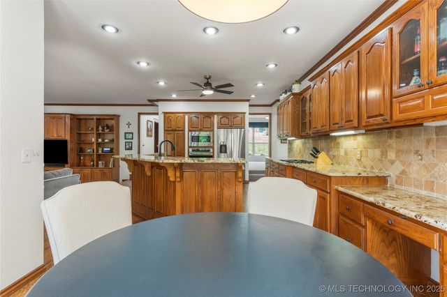 1220 N Renaissance Drive, Sand Springs, OK 74063