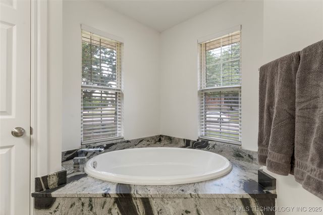 1220 N Renaissance Drive, Sand Springs, OK 74063