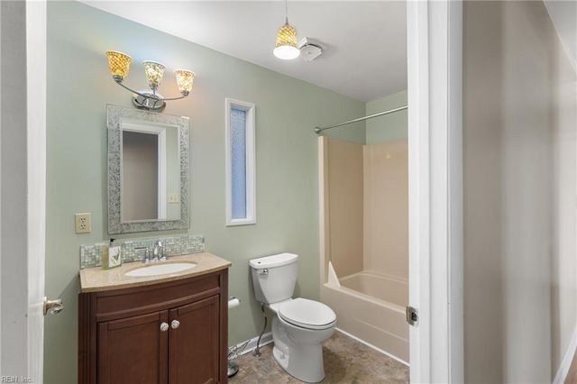 6931 Knoll Bay LN, Gloucester, VA 23061