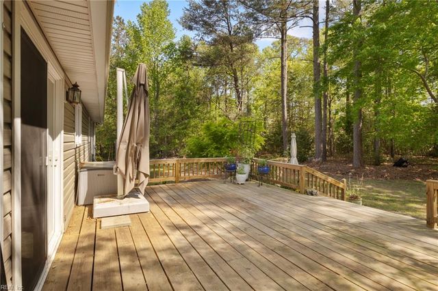 6931 Knoll Bay LN, Gloucester, VA 23061