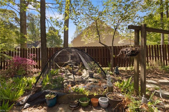6931 Knoll Bay LN, Gloucester, VA 23061