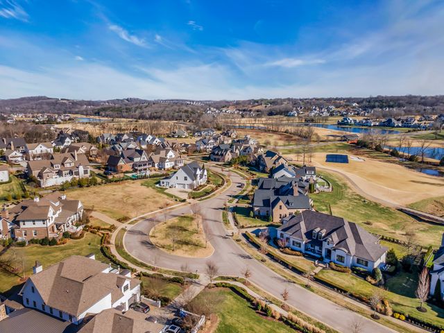 7211 Shagbark Ln, College Grove, TN 37046