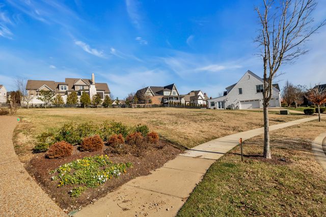 7211 Shagbark Ln, College Grove, TN 37046