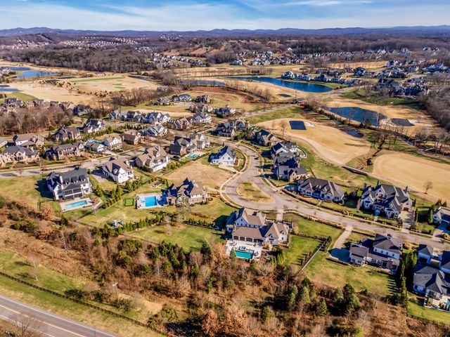 7211 Shagbark Ln, College Grove, TN 37046