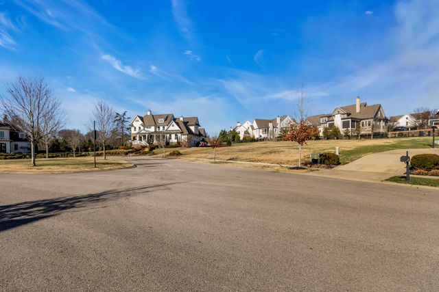 7211 Shagbark Ln, College Grove, TN 37046