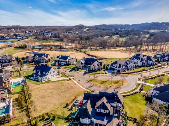 7211 Shagbark Ln, College Grove, TN 37046