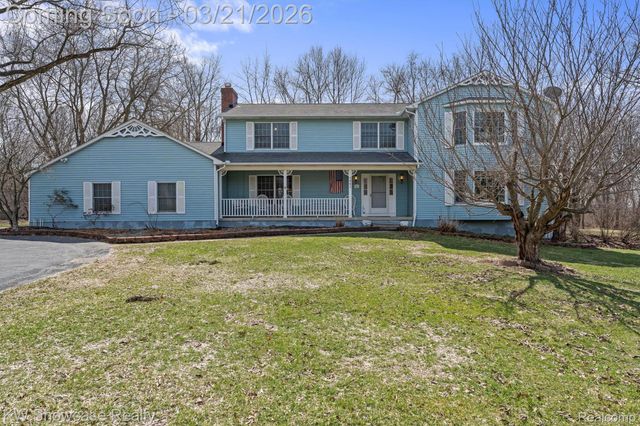 1941 Four Oaks, Commerce Charter Township, MI 48382