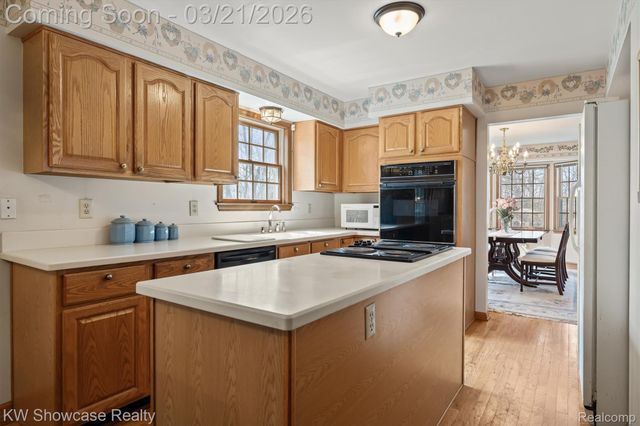 1941 Four Oaks, Commerce Charter Township, MI 48382