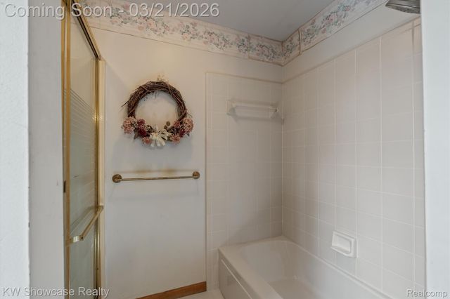 1941 Four Oaks, Commerce Charter Township, MI 48382