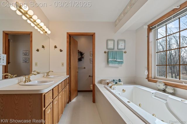 1941 Four Oaks, Commerce Charter Township, MI 48382