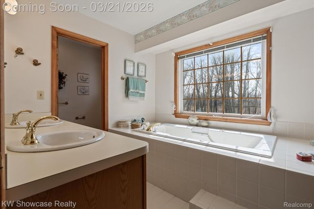 1941 Four Oaks, Commerce Charter Township, MI 48382