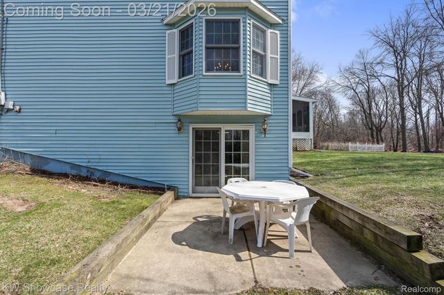 1941 Four Oaks, Commerce Charter Township, MI 48382