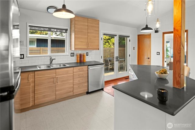 263 N 171st Street, Shoreline, WA 98133