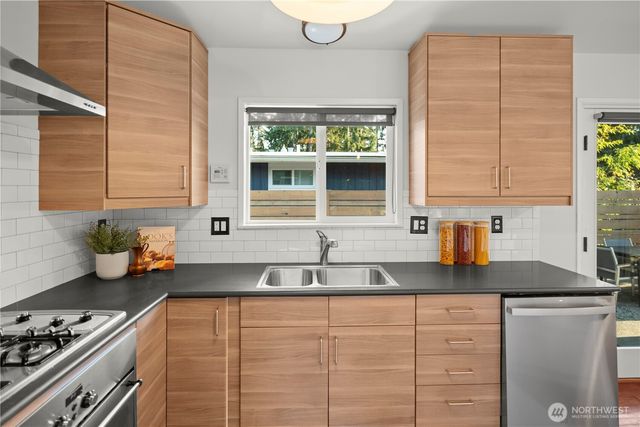 263 N 171st Street, Shoreline, WA 98133