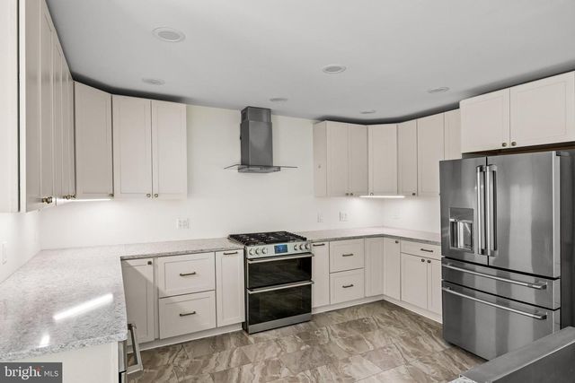 536 HEARTWOOD DR, Cherry Hill, NJ 08003